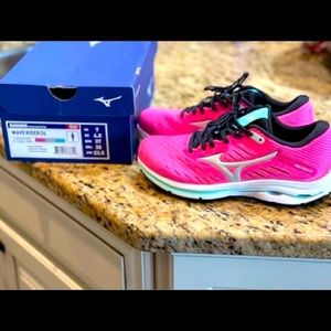 Mizuno Wave Rider Women’s Sneakers